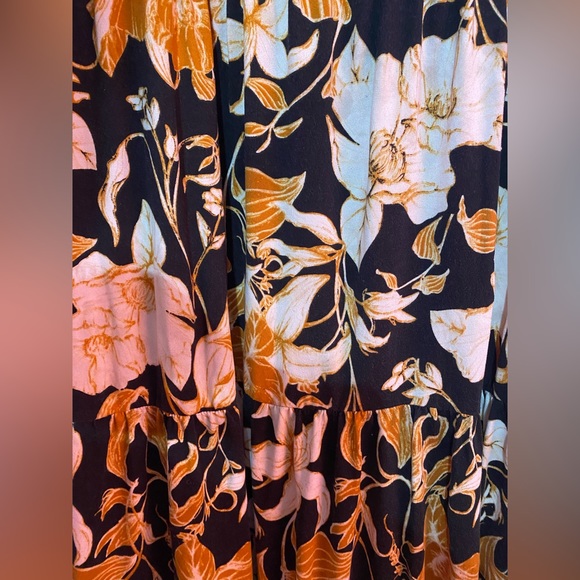 Maxi dress size medium - Picture 2 of 5